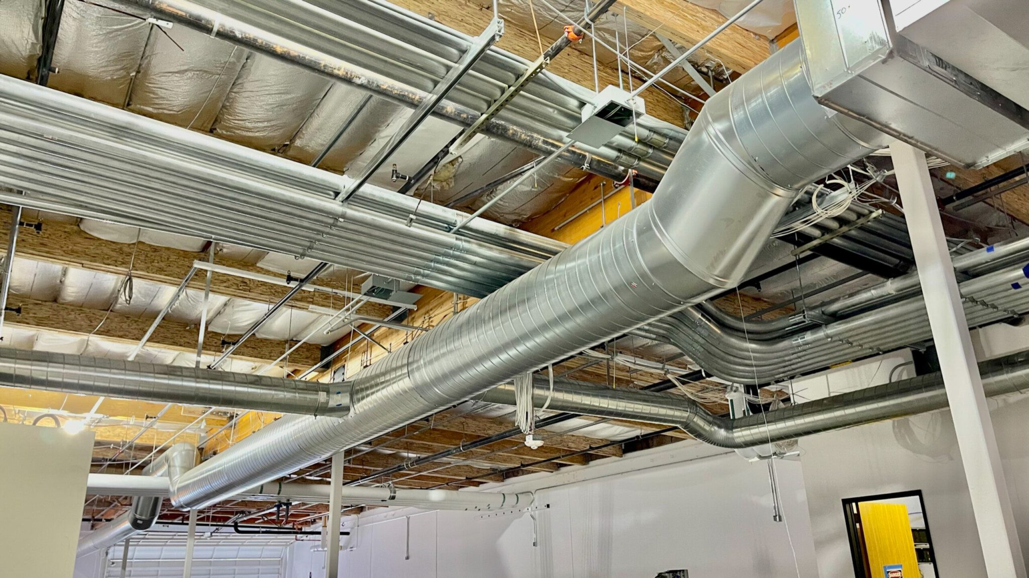 Indoor airflow piping during early construction phase